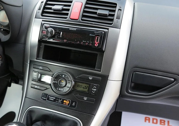 Toyota Auris cena 26800 przebieg: 173000, rok produkcji 2010 z Ryn małe 211